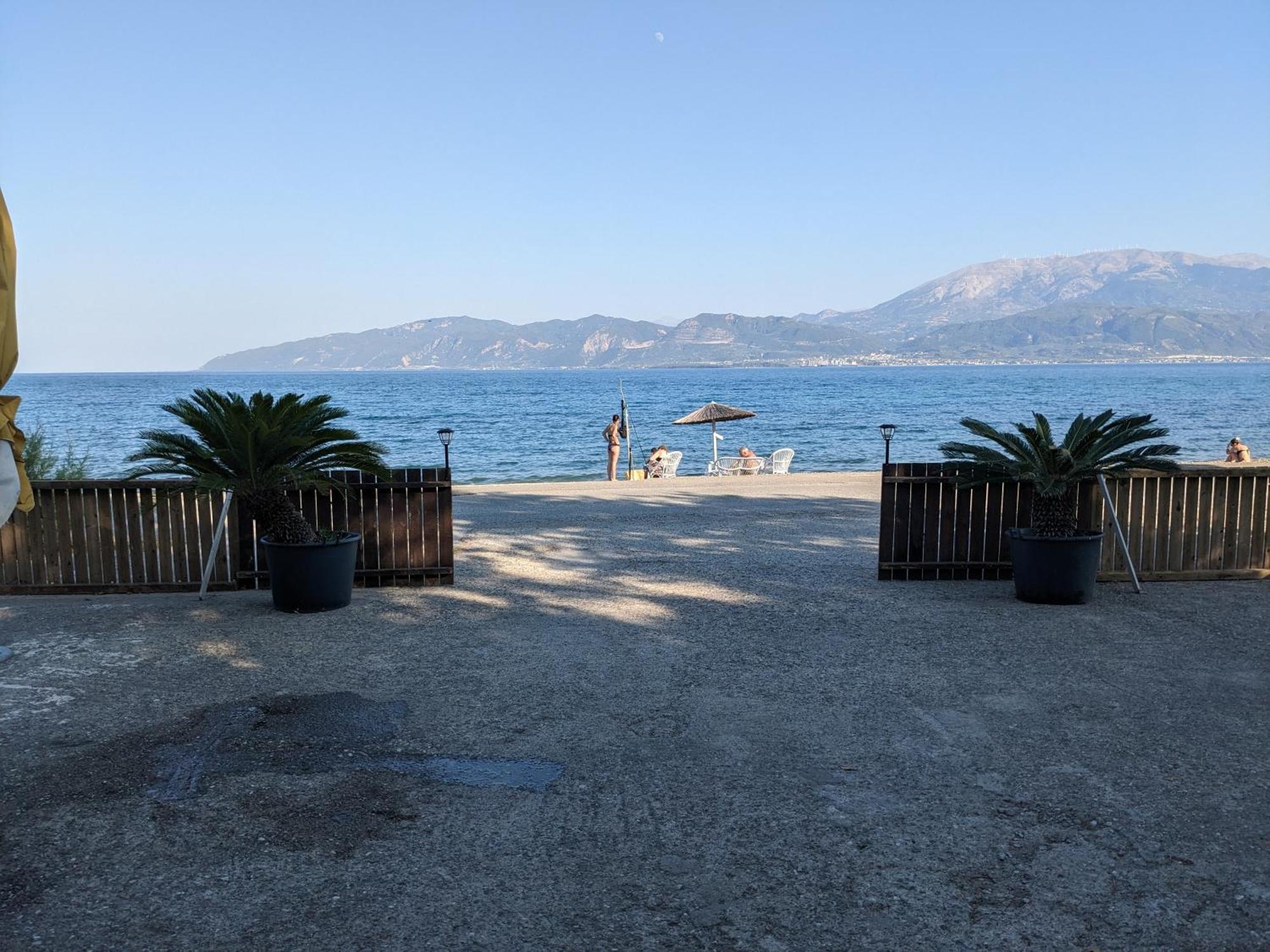 Nafpaktos Beach Apartment Екстериор снимка